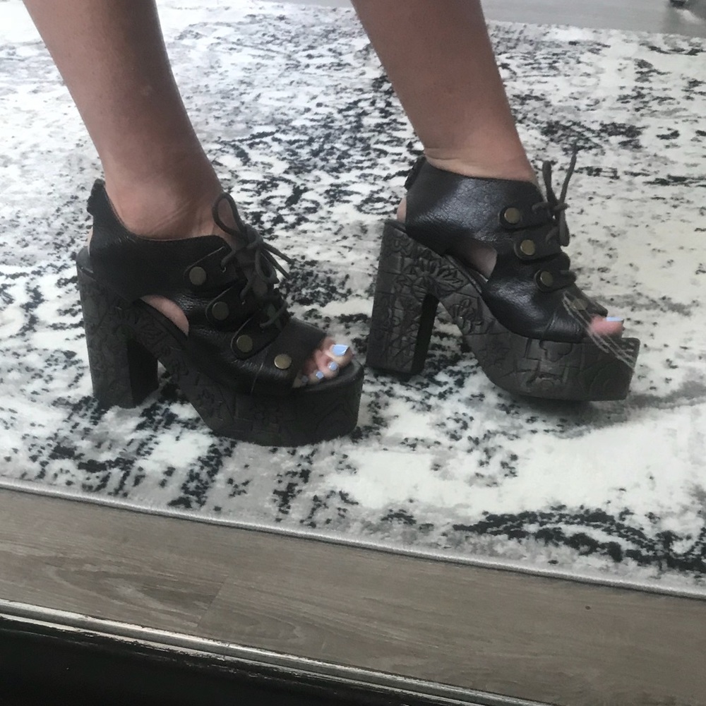Free People platforms